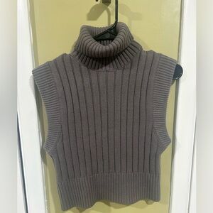 Forever 21 Cropped Turtleneck sleeveless sweater